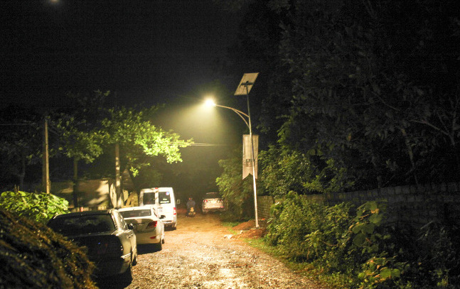 Philips устанавливает фонари на солнечных батареях в деревнях без освещения
